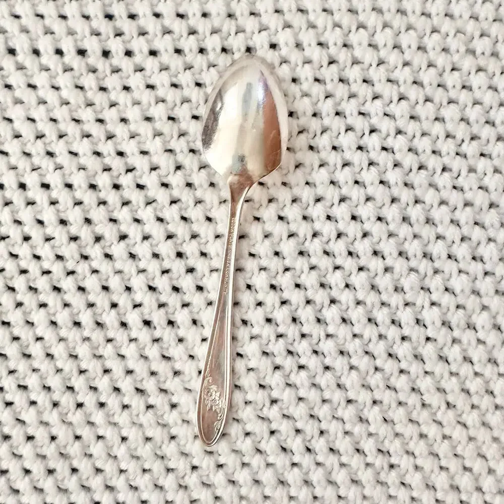 Oneida Tudor Plate Queen Bess Set of 12 Replacement Teaspoons Spoons Flatware